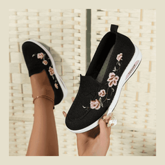 Virággal díszített ortopéd cipő